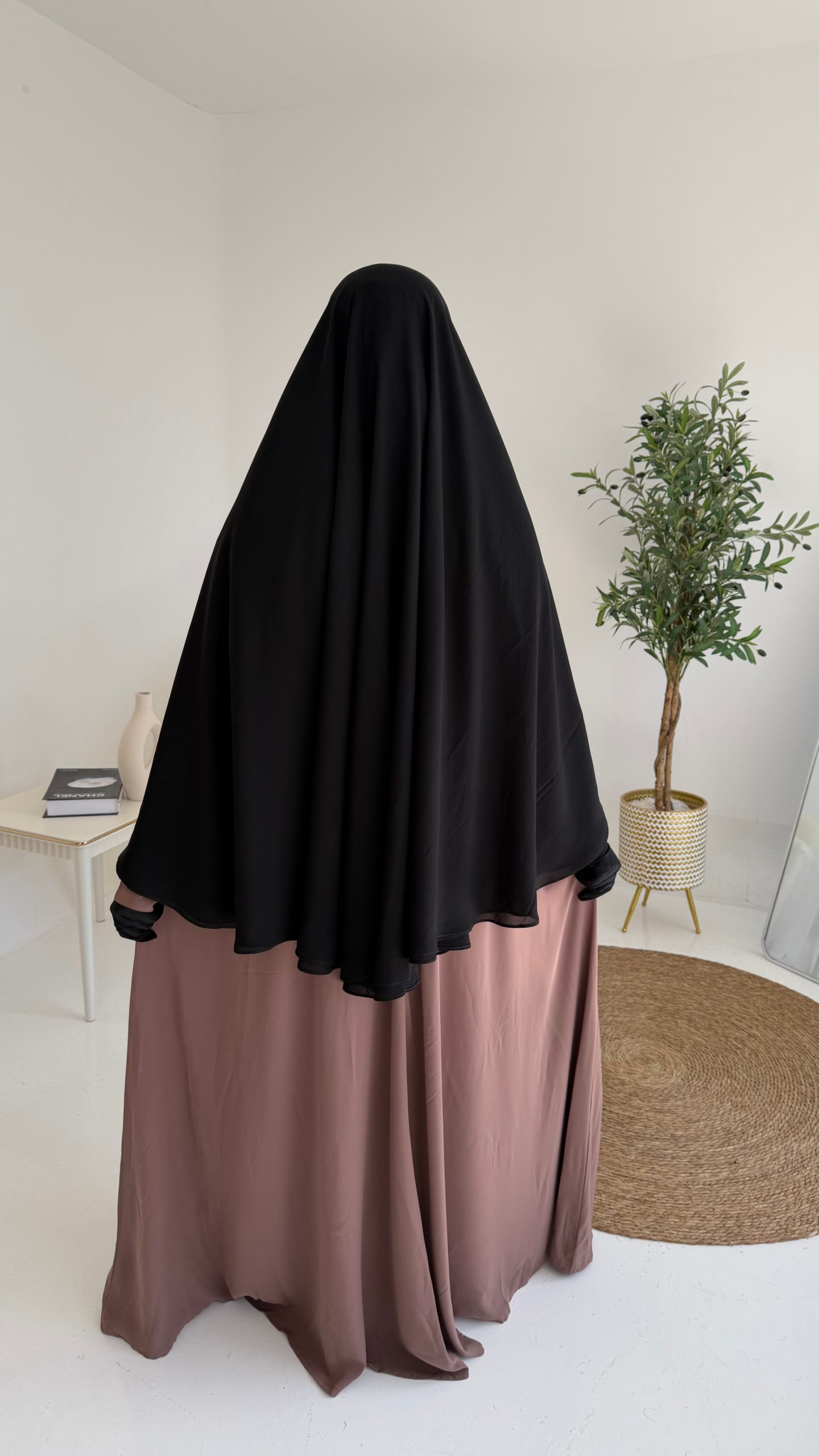 Qashwa, front view, black, Alrawana